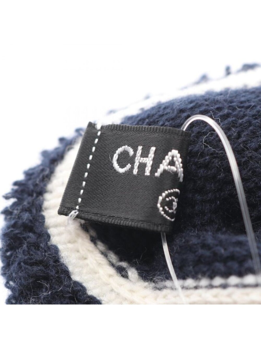 Chanel Gloves CC Logo Mittens - Picture 3 of 5